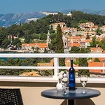 Rilovic, And Sea View Apartman