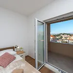 Rilovic, And Sea View Apartman