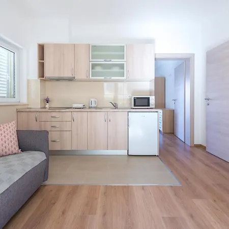 Apartment Rilovic, And Sea View