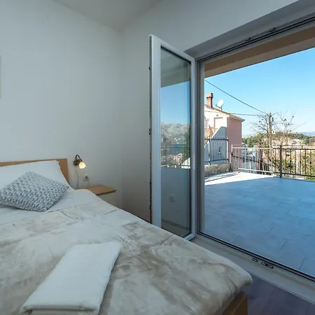 Rilovic, And Sea View Apartment