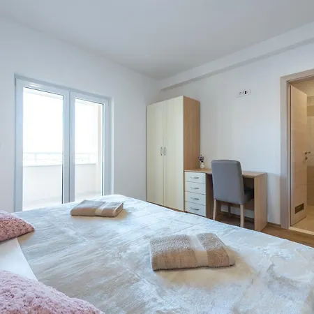 Rilovic, And Sea View Apartamento *