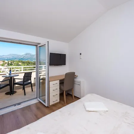 Rilovic, And Sea View Apartamento *