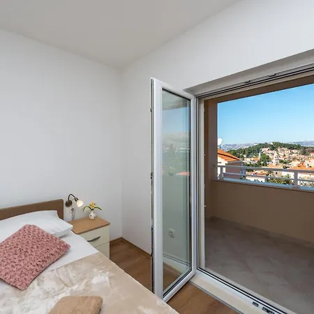 Rilovic, And Sea View Apartment
