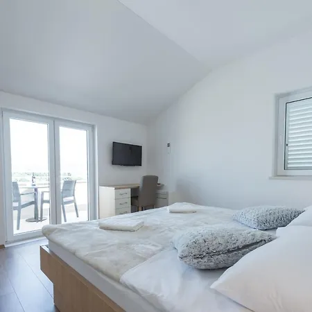 Rilovic, And Sea View Apartment *